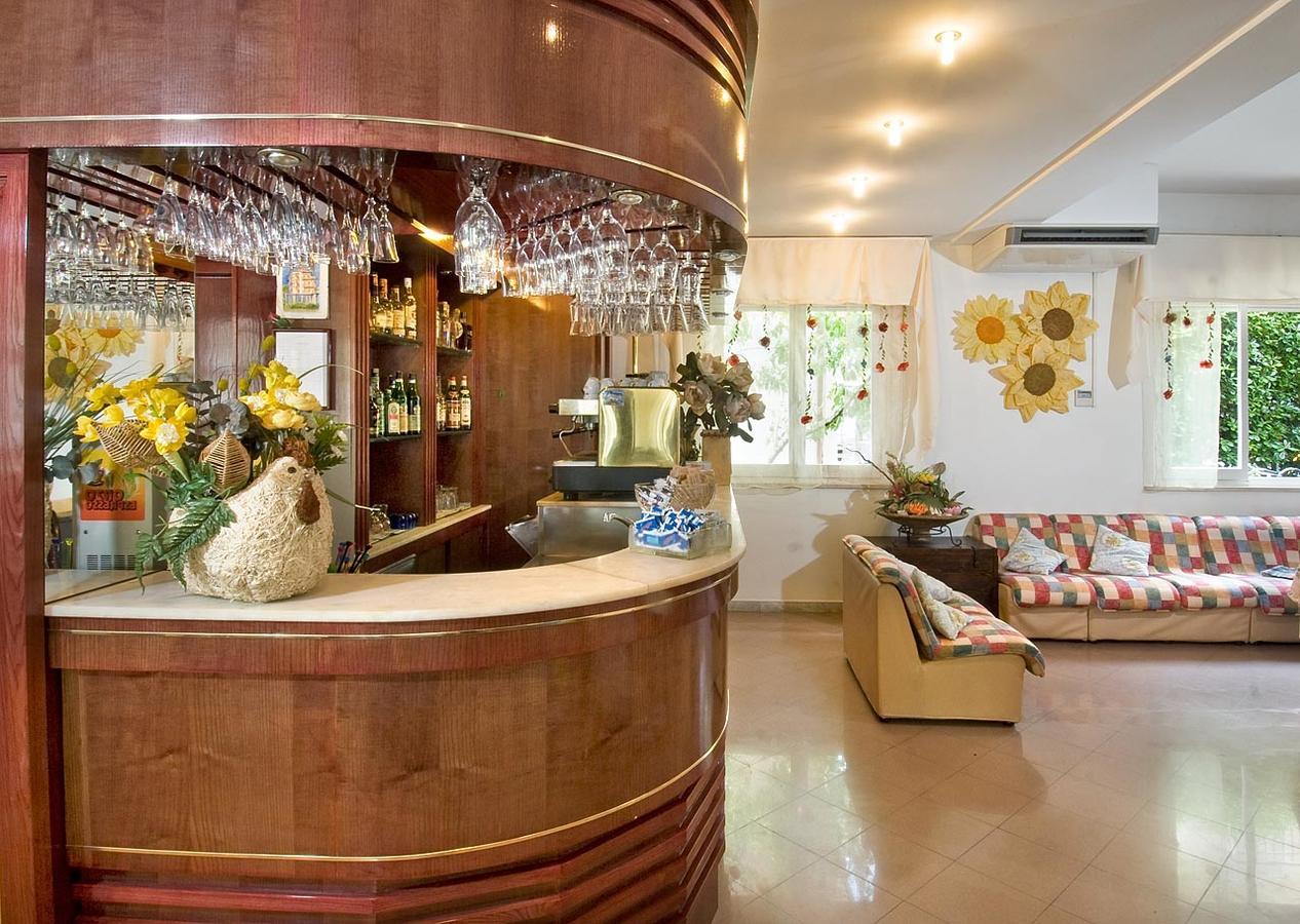 Hotel Venus Ричоне Екстериор снимка