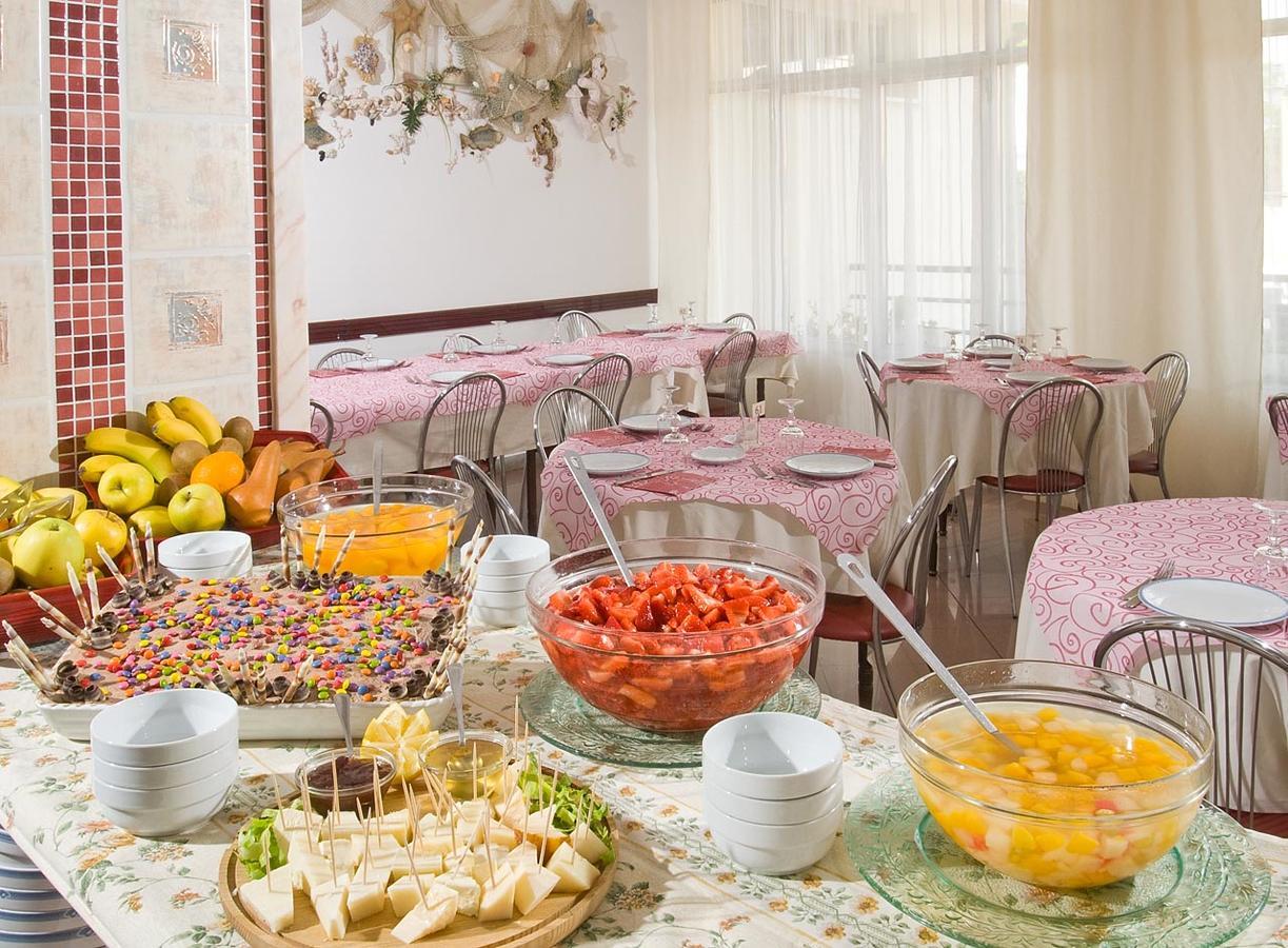 Hotel Venus Ричоне Екстериор снимка